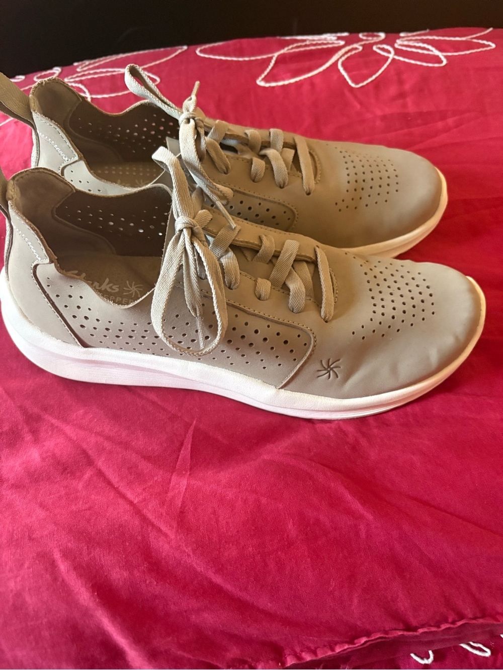 Clarks light green Lightweight Lace-Up Sneakers - Picture 3 of 5